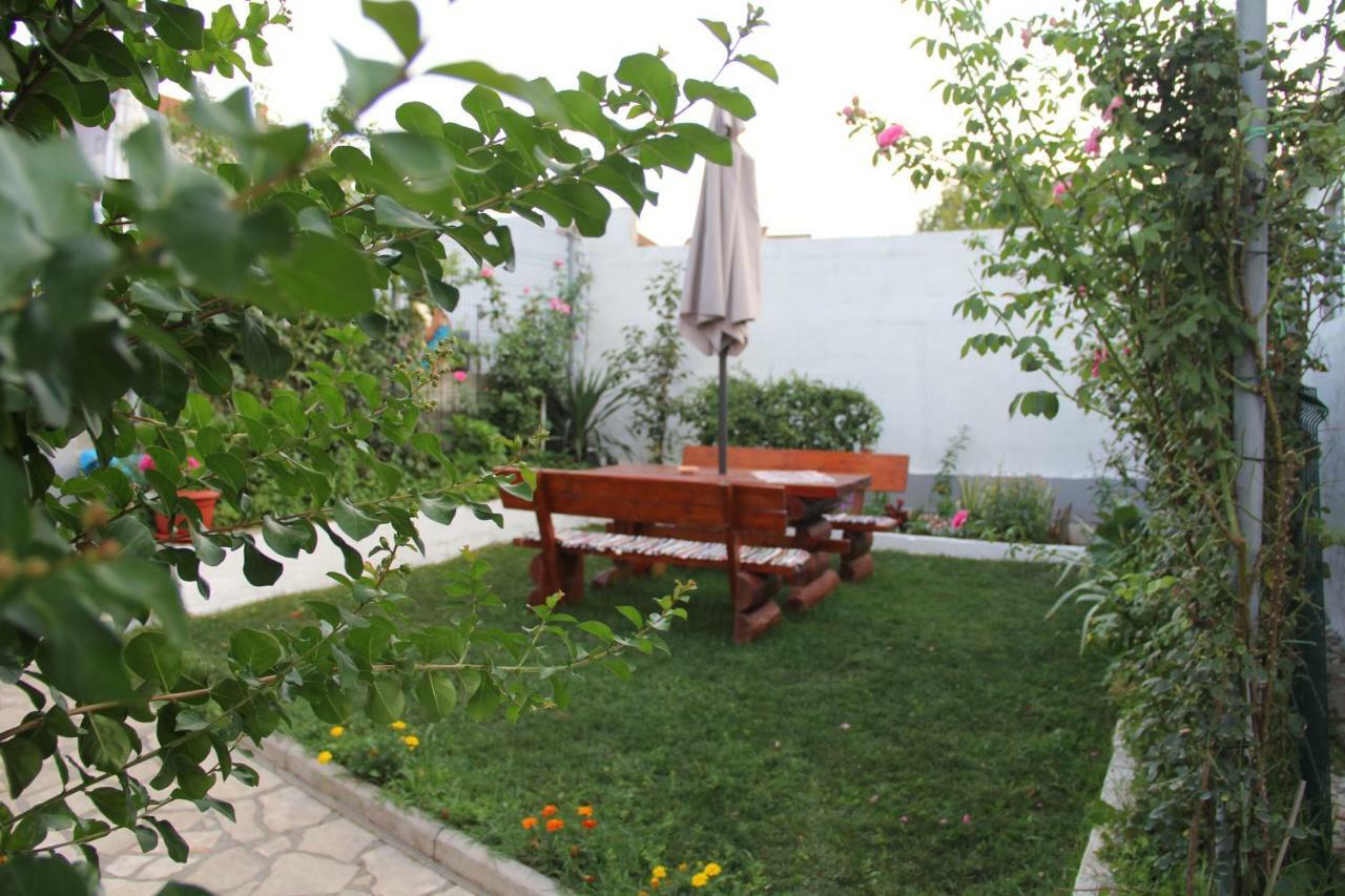 Holiday Home Flora Mostar Exterior foto