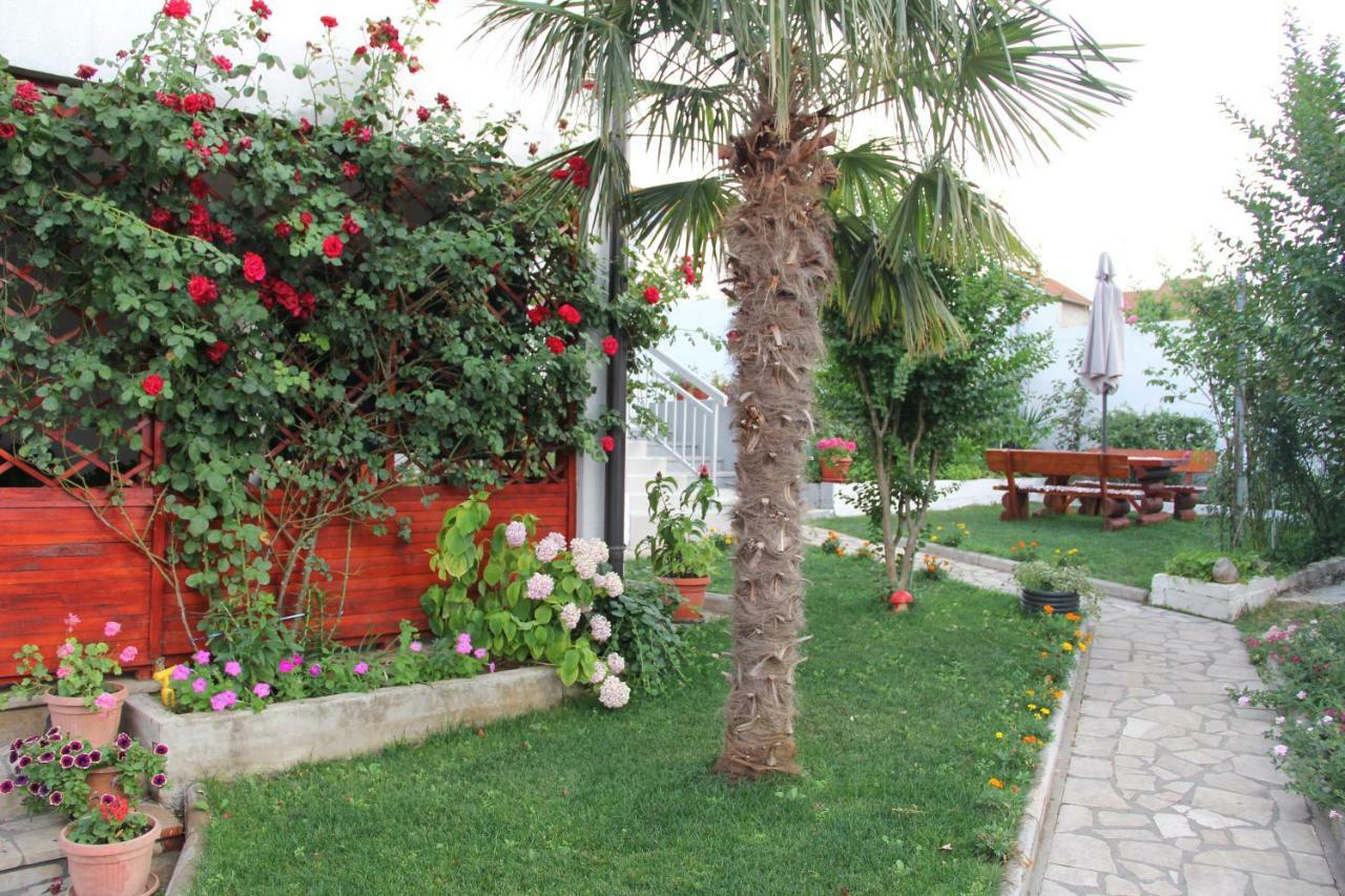 Holiday Home Flora Mostar Exterior foto